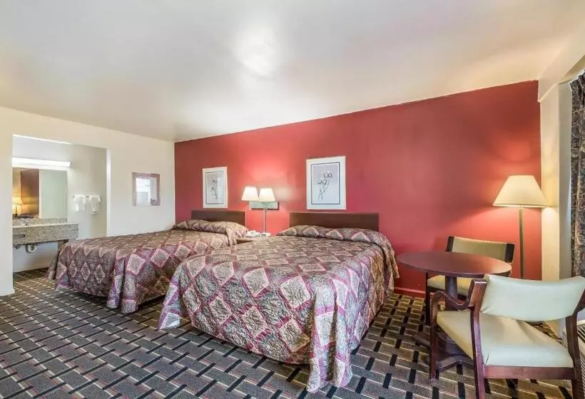 スタンダードルーム, Knights Inn   Cleveland