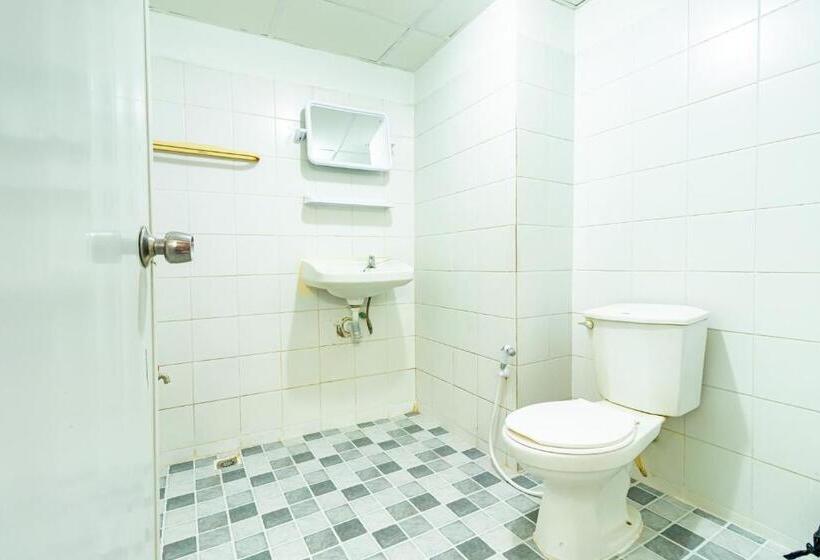 اتاق لوکس سه تخته, Boonchai Mansion