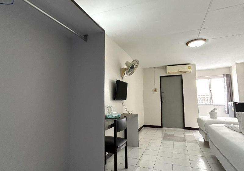 اتاق لوکس سه تخته, Boonchai Mansion