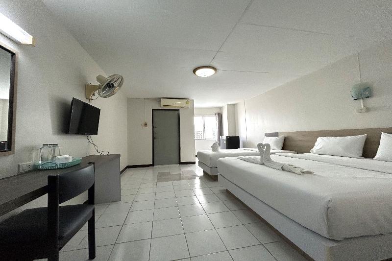 اتاق لوکس سه تخته, Boonchai Mansion