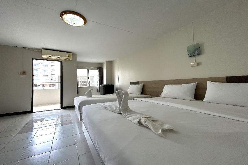 اتاق لوکس سه تخته, Boonchai Mansion