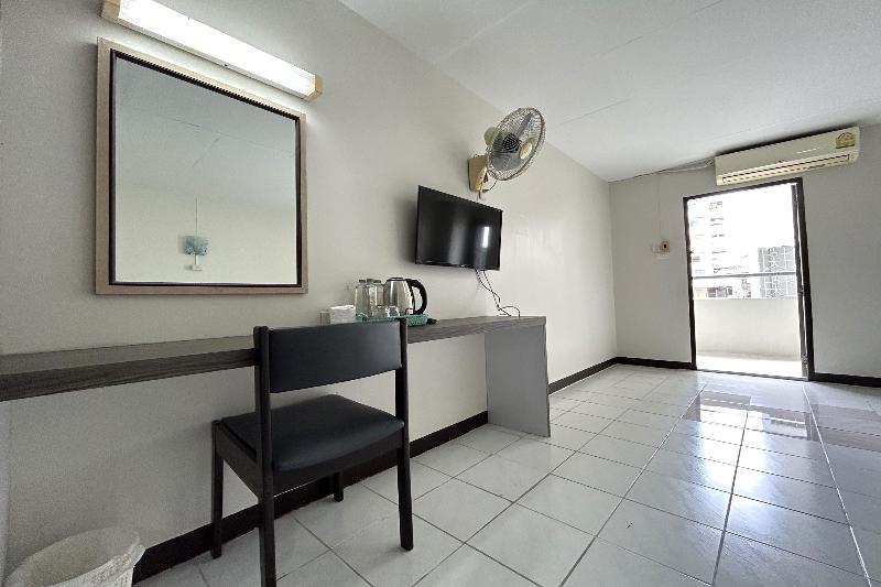 اتاق لوکس سه تخته, Boonchai Mansion