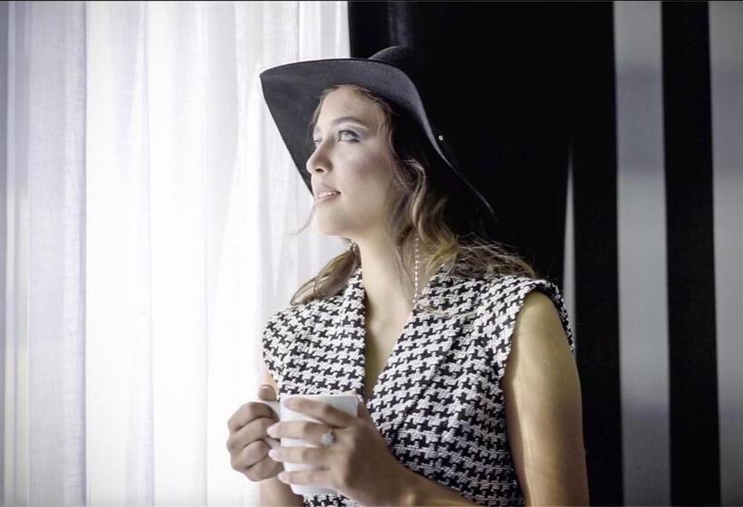 اتاق لوکس, Cnr İnci