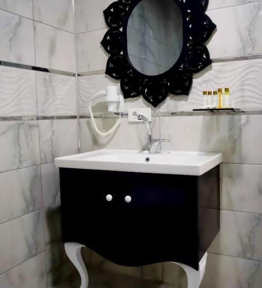 اتاق لوکس سه تخته, Cnr İnci