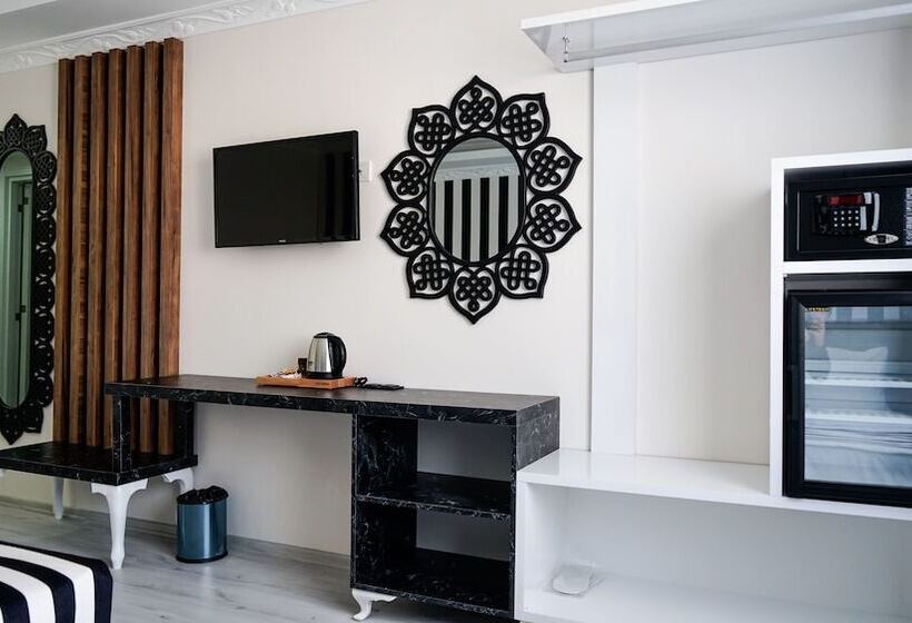 اتاق لوکس, Cnr İnci