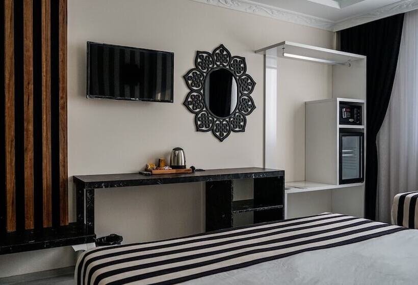 اتاق لوکس, Cnr İnci