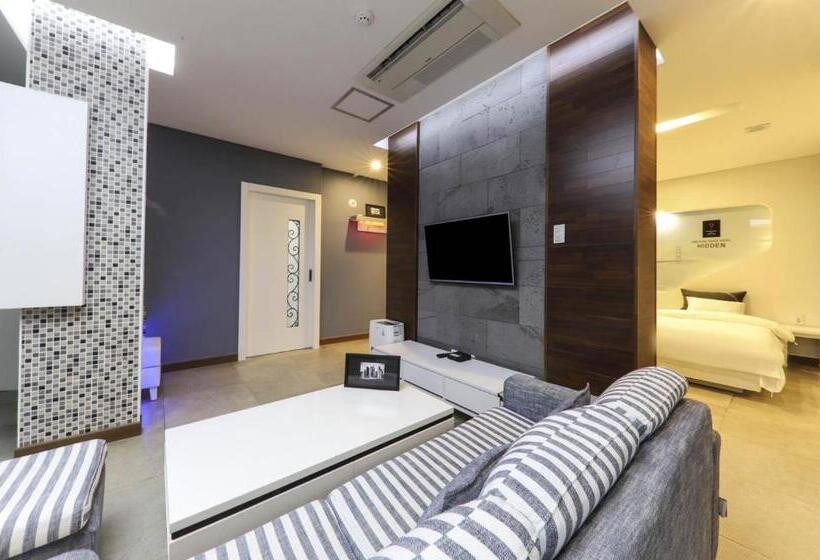 סוויטה דלוקס, Urban Stay