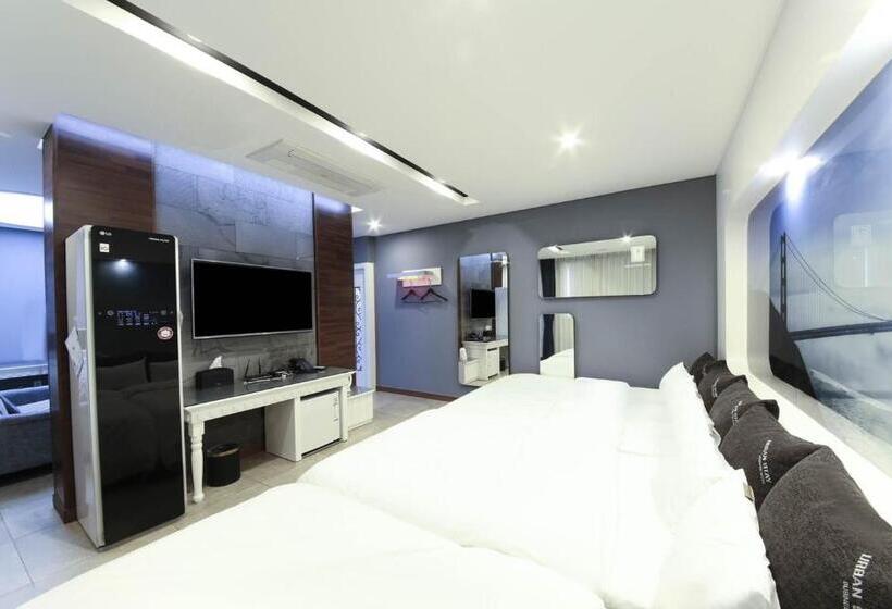 סוויטה דלוקס, Urban Stay