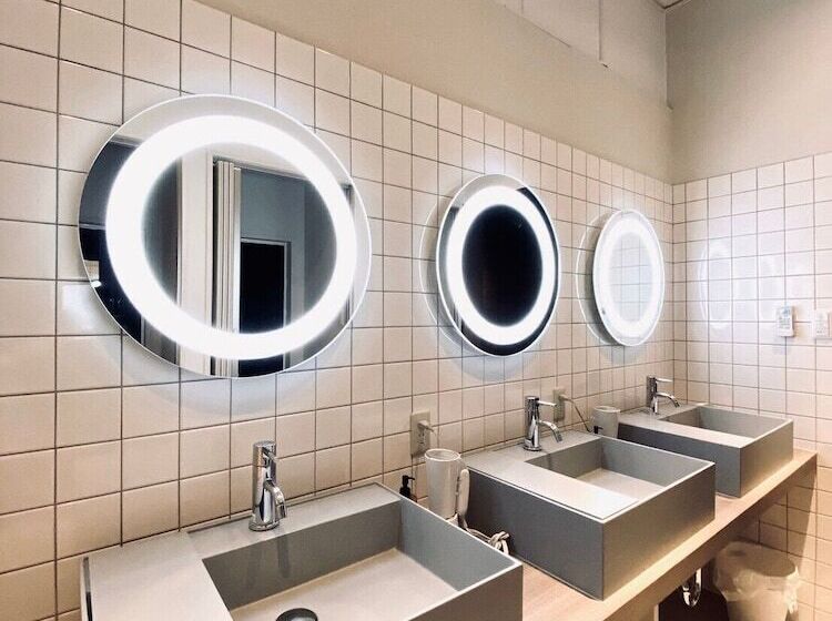 Familienzimmer, Lestel Naha