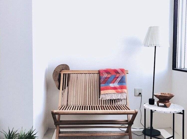 Familienzimmer, Lestel Naha