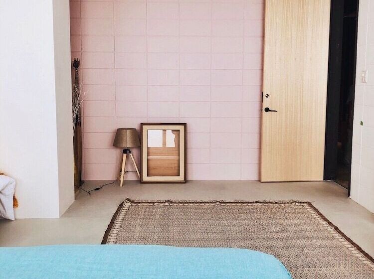 Familienzimmer, Lestel Naha