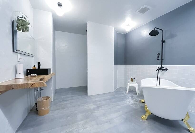 Familienzimmer, Lestel Naha