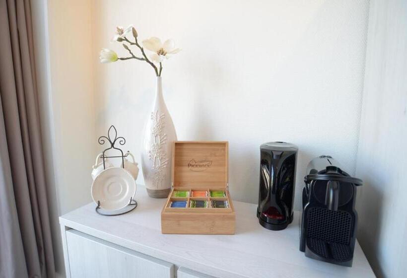 带大床的豪华间, De Moerbei