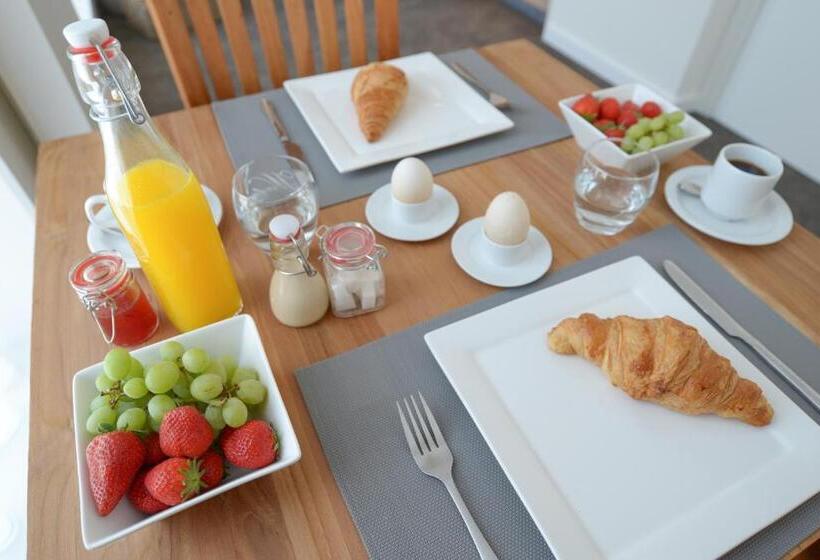 带大床的豪华间, De Moerbei