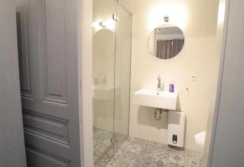 带大床的豪华间, De Moerbei