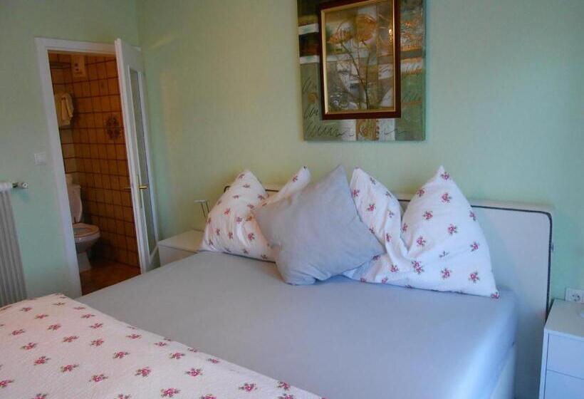 חדר סטנדרט לארבעה, Pension Gierlinger