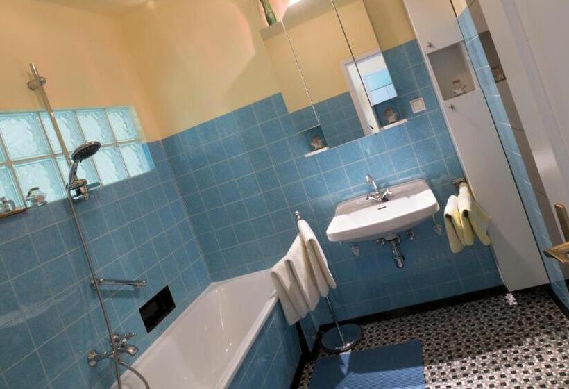 דירת שני חדרים, Pension Gierlinger