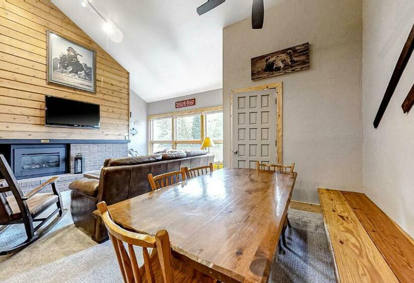 2ベッドルームアパートメント, Kutuk Condominiums