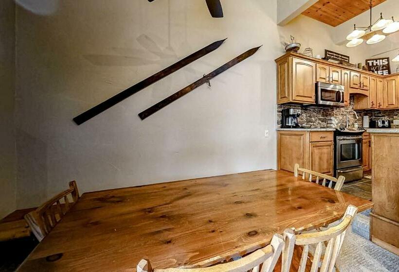 2ベッドルームアパートメント, Kutuk Condominiums