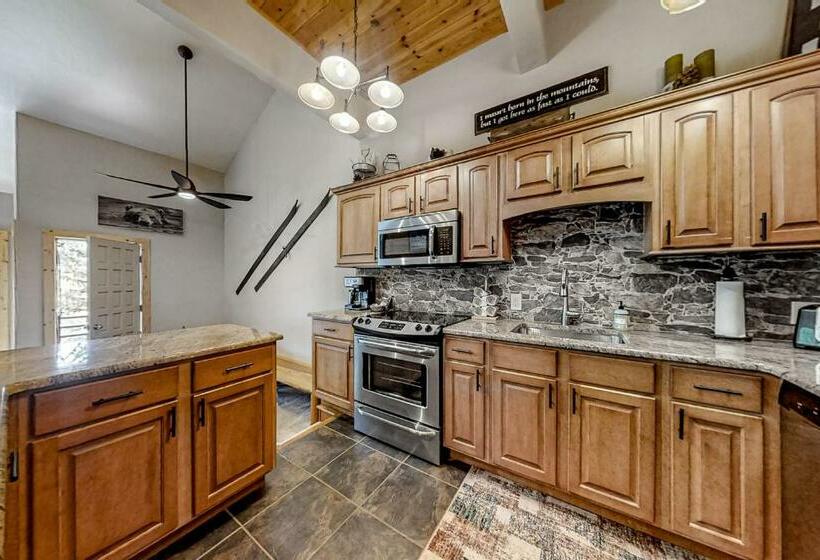 2ベッドルームアパートメント, Kutuk Condominiums