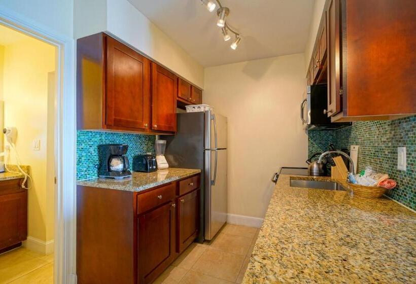 标准工作室, La Costa Beach Club