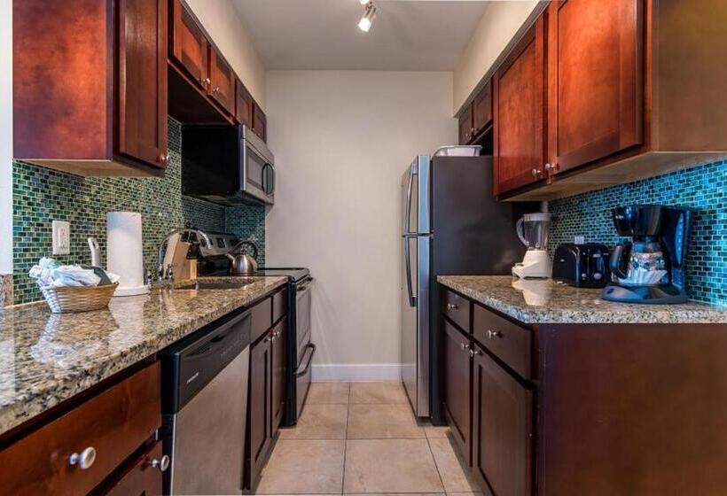 标准工作室, La Costa Beach Club