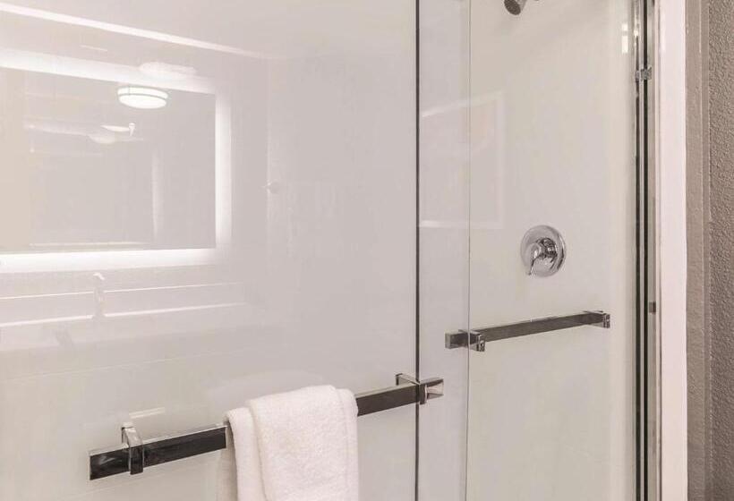 غرفة قياسية سرير كينج, La Quinta By Wyndham Austin At The Domain