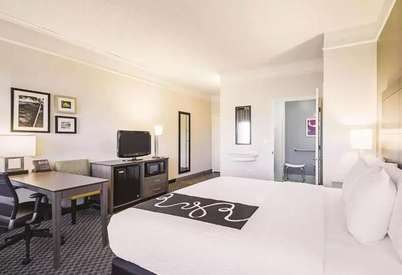 身障者適用キングサイズベッドルーム, La Quinta By Wyndham Austin At The Domain