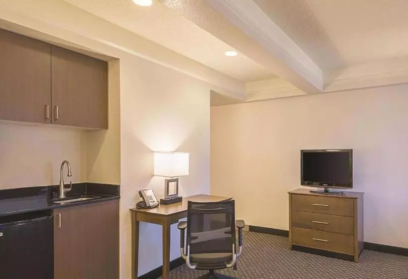 キングサイズベッドのデラックススイート, La Quinta By Wyndham Austin At The Domain