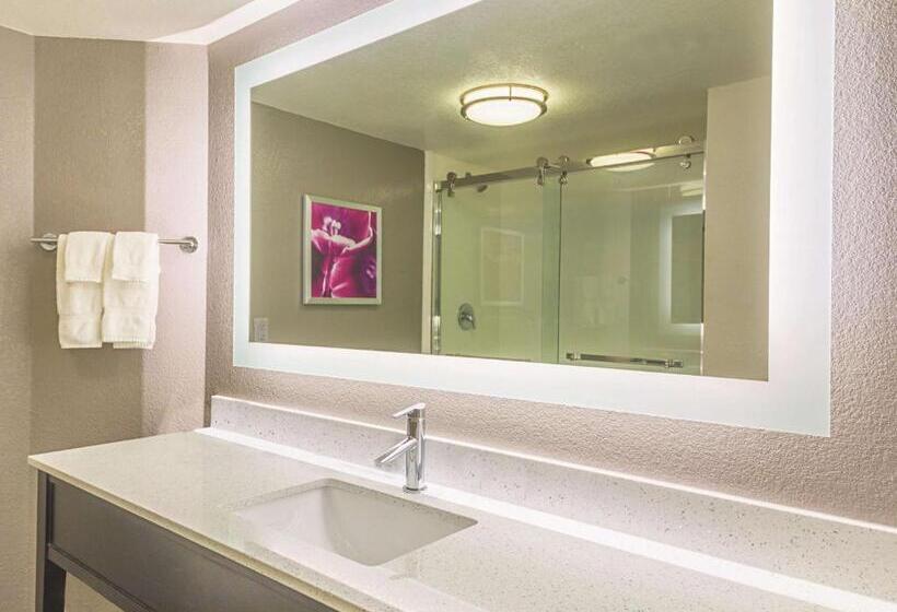 キングサイズベッドのデラックススイート, La Quinta By Wyndham Austin At The Domain