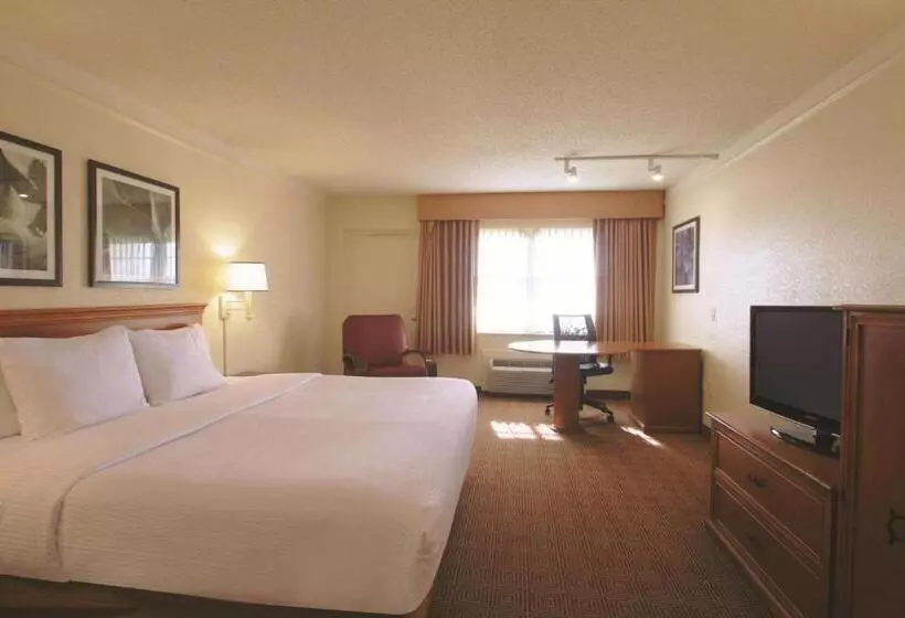 キングサイズベッドのスタンダードルーム, La Quinta By Wyndham Coral Springs University Dr