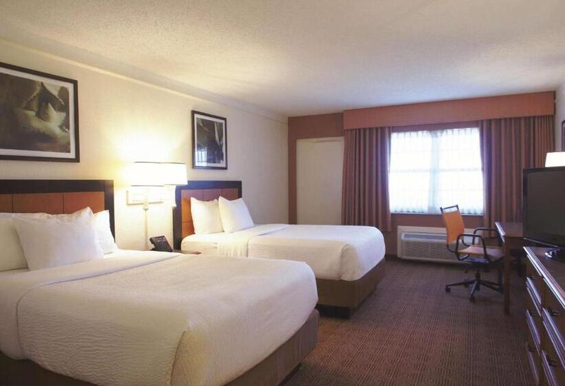 Номер Deluxe, La Quinta By Wyndham Coral Springs University Dr