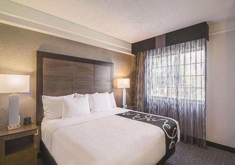 جناح ديلوكس سرير كينج, La Quinta By Wyndham Austin At The Domain