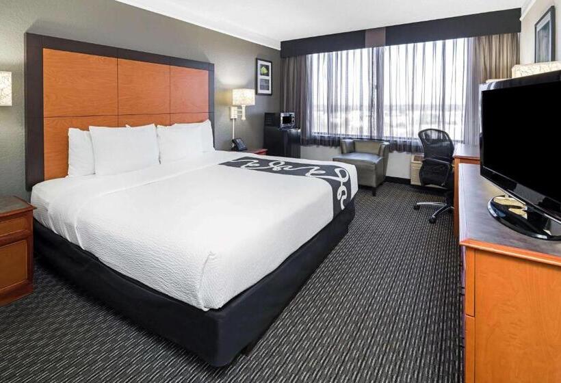 장애인을 위한 킹사이즈 침대 스탠다드 룸, La Quinta By Wyndham Buena Park