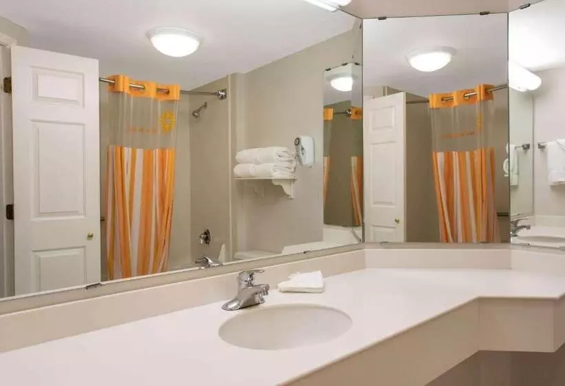 キングサイズベッドのデラックスルーム, La Quinta By Wyndham Denver Southwest Lakewood