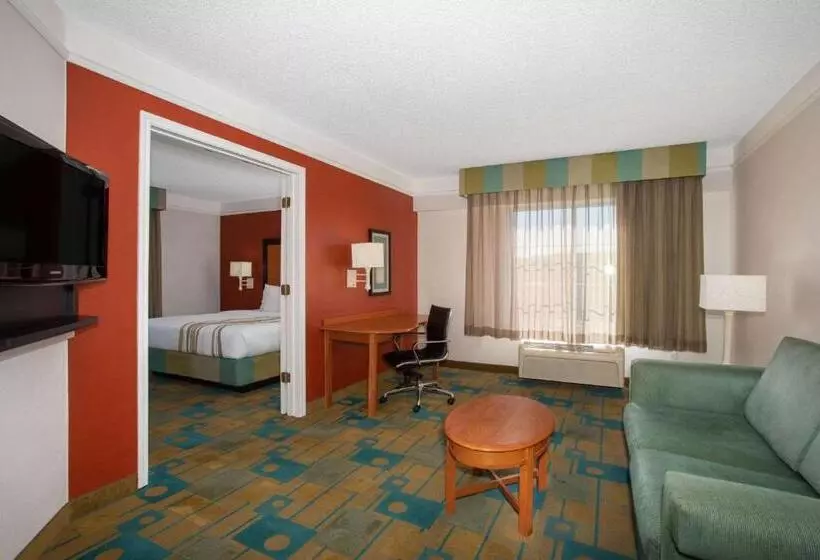 キングサイズベッドのデラックススイート, La Quinta By Wyndham Denver Southwest Lakewood