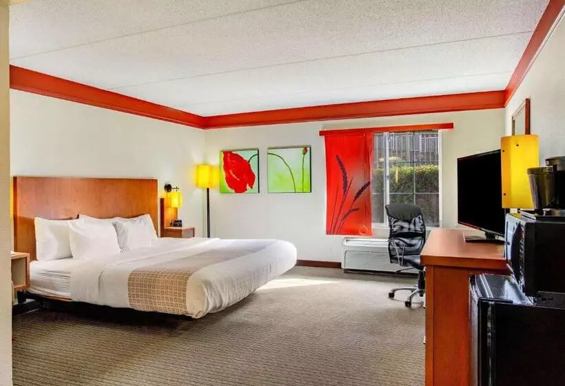 身障者適用キングサイズベッドルーム, La Quinta By Wyndham Raleigh Crabtree