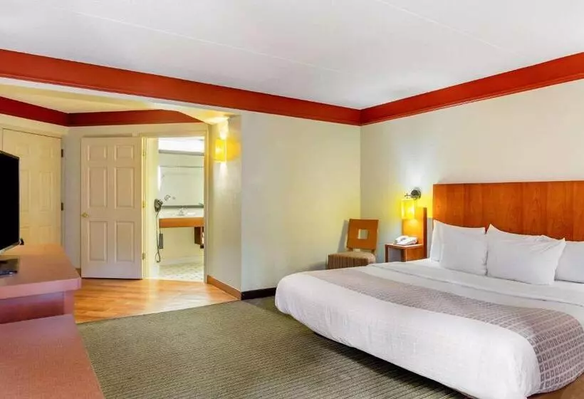 身障者適用キングサイズベッドルーム, La Quinta By Wyndham Raleigh Crabtree
