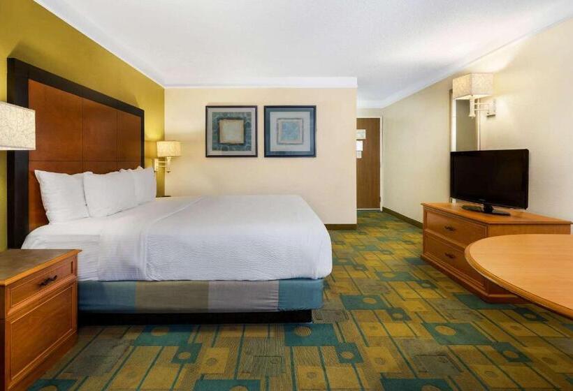 Номер Стандарт Кровать Кинг Адаптированный для Инвалидов, La Quinta By Wyndham St. Pete Clearwater Airport