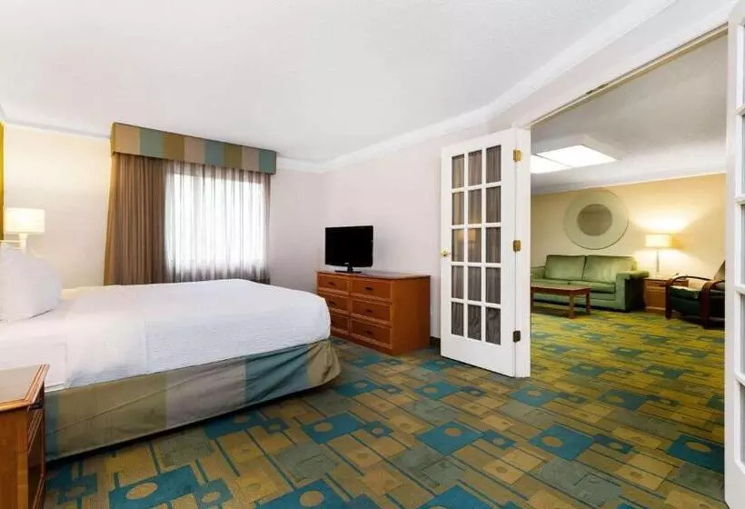 Deluxe Suite King Bed, La Quinta By Wyndham St. Pete Clearwater Airport
