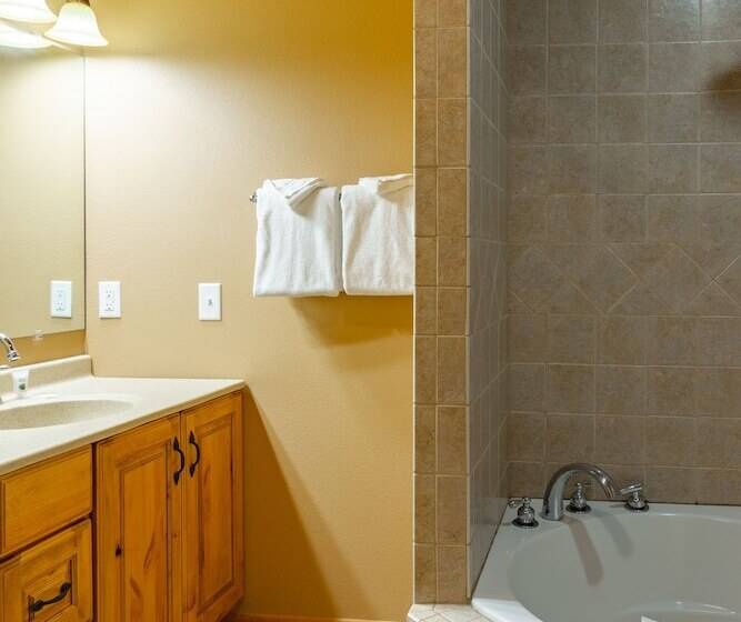 בקתה, Lodge At Palmer Gulch