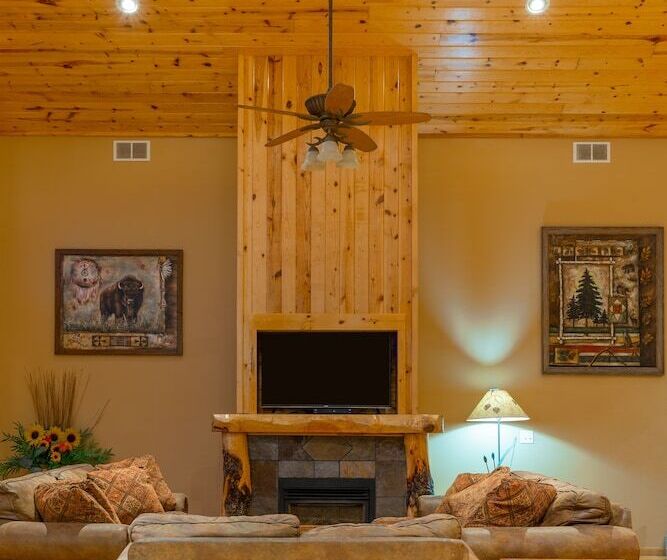 Хижина, Lodge At Palmer Gulch