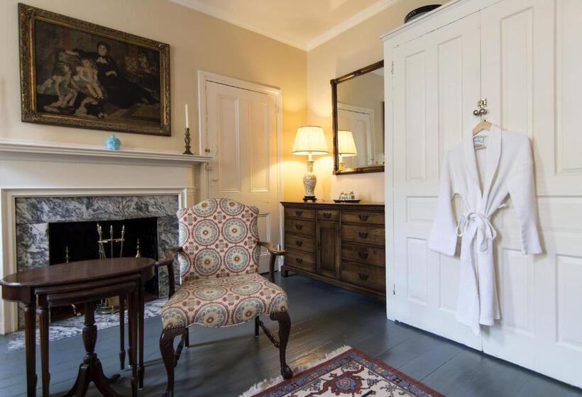 اتاق استاندارد با سرویس بهداشتی مشترک, La Reserve Bed And Breakfast