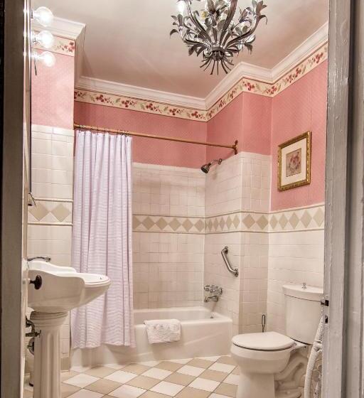 اتاق لوکس با تخت بزرگ, La Reserve Bed And Breakfast