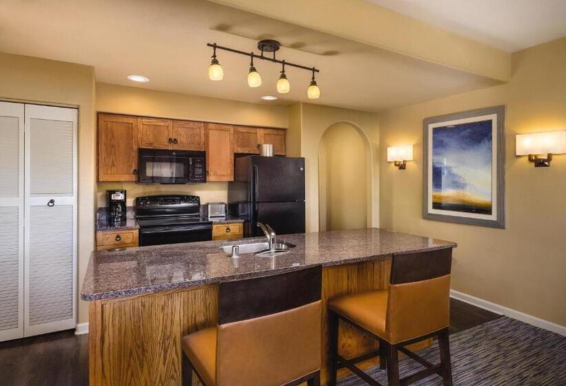 سوییت, The Legacy Golf Resort