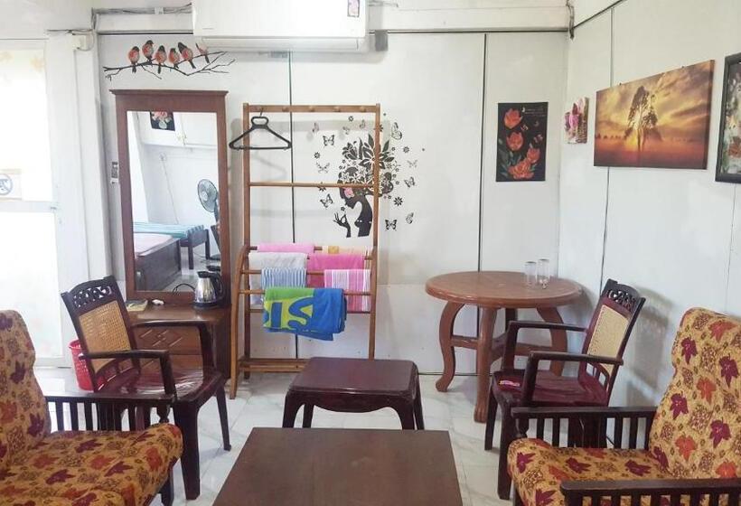 اتاق خانوادگی, Beehive Colombo