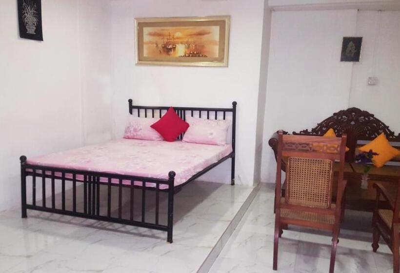 اتاق لوکس خانوادگی, Beehive Colombo