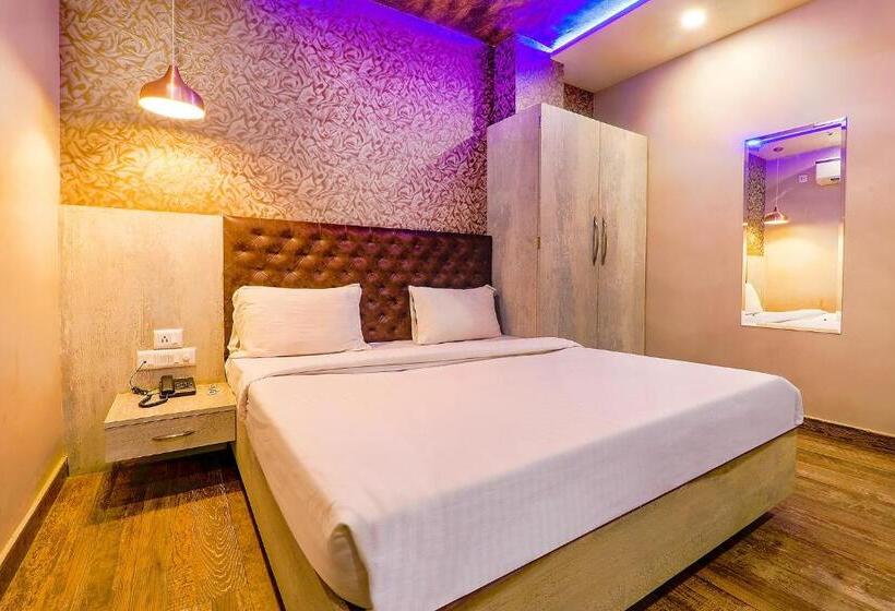 デラックスルーム, Fabhotel Rudra Inn & Cafe