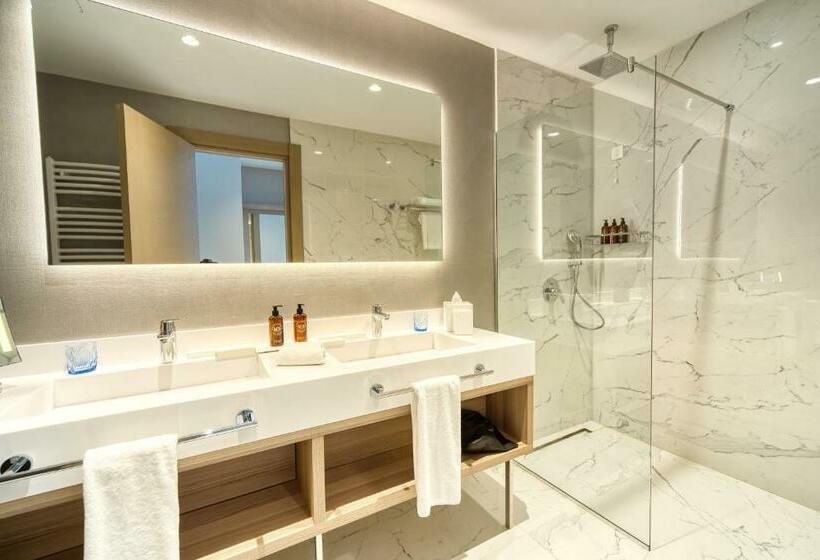 חדר דלוקס, Hyatt Regency Kotor Bay Resort