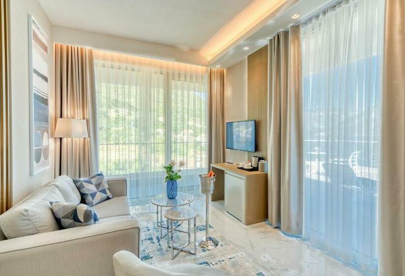 سوئیت با وان آب گرم, Hyatt Regency Kotor Bay Resort